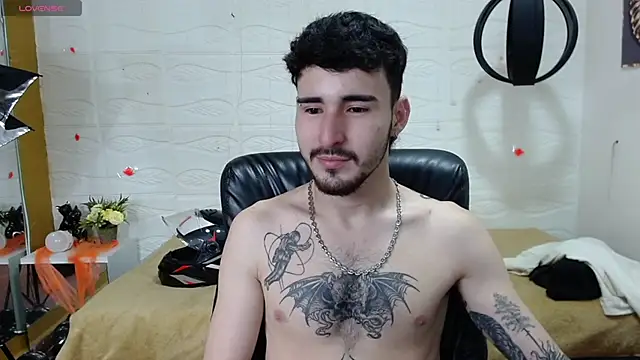 Snapshot of DmitriSanders chatting on 12-18-24, 11:30 DmitriSanders online show from 12-18-24, 11:30