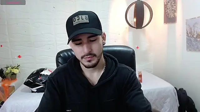 Snapshot of DmitriSanders chatting on 12-23-24, 08:36 DmitriSanders online show from 12-23-24, 08:36