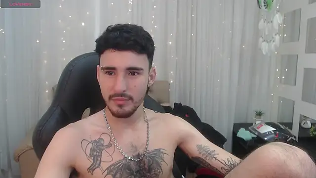 Snapshot of DmitriSanders chatting on 12-27-24, 02:25 DmitriSanders online show from 12-27-24, 02:25