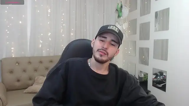 Snapshot of DmitriSanders chatting on 12-29-24, 03:35 DmitriSanders online show from 12-29-24, 03:35