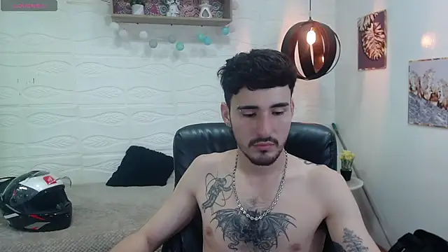 Snapshot of DmitriSanders chatting on 01-08-25, 01:53 DmitriSanders online show from 01-08-25, 01:53