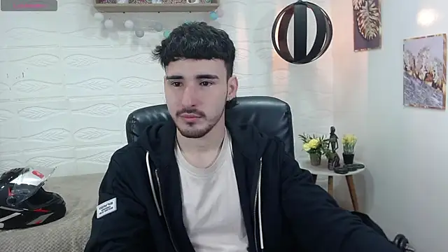 Snapshot of DmitriSanders chatting on 01-20-25, 05:06 DmitriSanders online show from 01-20-25, 05:06