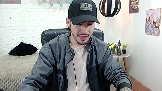 Snapshot of DmitriSanders chatting on 01-22-25, 08:38 DmitriSanders online show from 01-22-25, 08:38