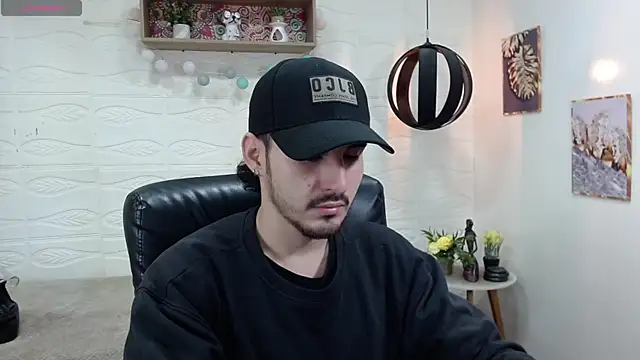 Snapshot of DmitriSanders chatting on 01-25-25, 12:37 DmitriSanders online show from 01-25-25, 12:37