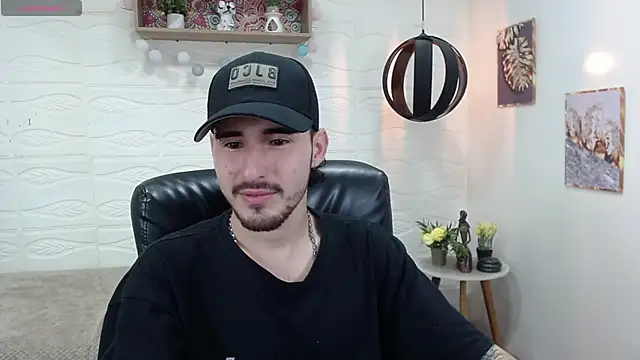 Snapshot of DmitriSanders chatting on 01-25-25, 07:39 DmitriSanders online show from 01-25-25, 07:39