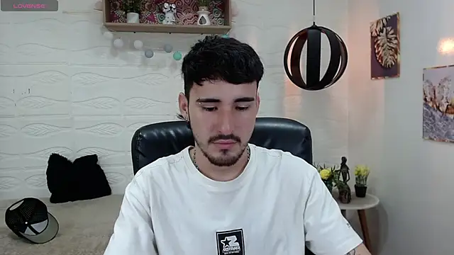 Snapshot of DmitriSanders chatting on 01-28-25, 12:36 DmitriSanders online show from 01-28-25, 12:36