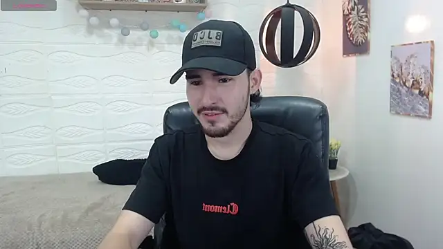 Snapshot of DmitriSanders chatting on 01-28-25, 08:58 DmitriSanders online show from 01-28-25, 08:58