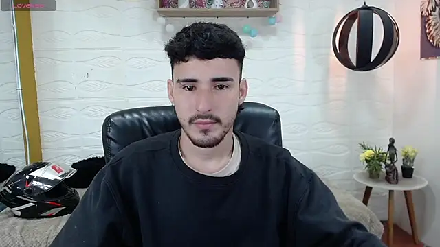 Snapshot of DmitriSanders chatting on 02-04-25, 08:38 DmitriSanders online show from 02-04-25, 08:38