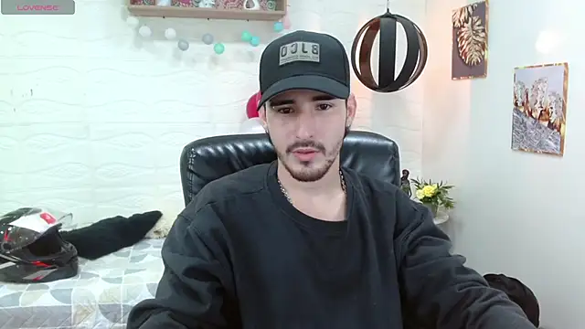 Snapshot of DmitriSanders chatting on 02-25-25, 09:02 DmitriSanders online show from 02-25-25, 09:02