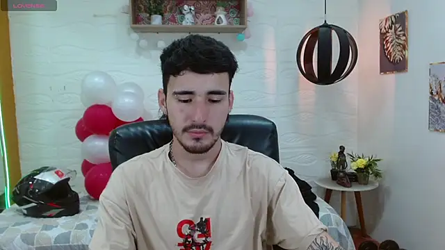 Snapshot of DmitriSanders chatting on 02-26-25, 08:33 DmitriSanders online show from 02-26-25, 08:33