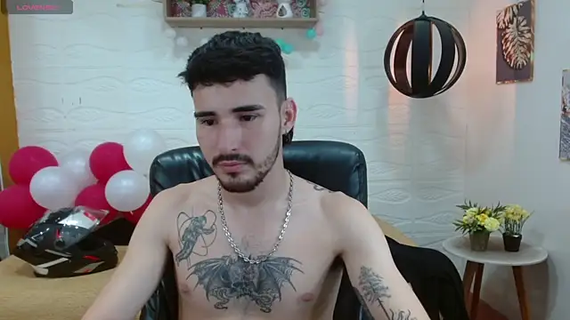 Snapshot of DmitriSanders chatting on 03-04-25, 09:00 DmitriSanders online show from 03-04-25, 09:00