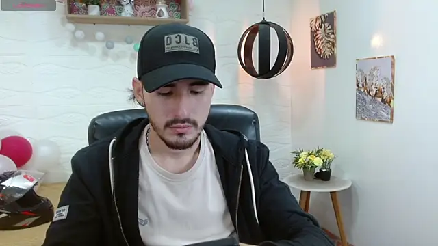 Snapshot of DmitriSanders chatting on 03-05-25, 09:37 DmitriSanders online show from 03-05-25, 09:37