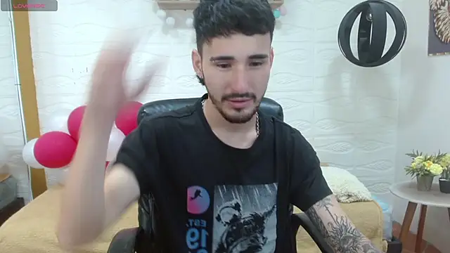 Snapshot of DmitriSanders chatting on 03-08-25, 08:57 DmitriSanders online show from 03-08-25, 08:57