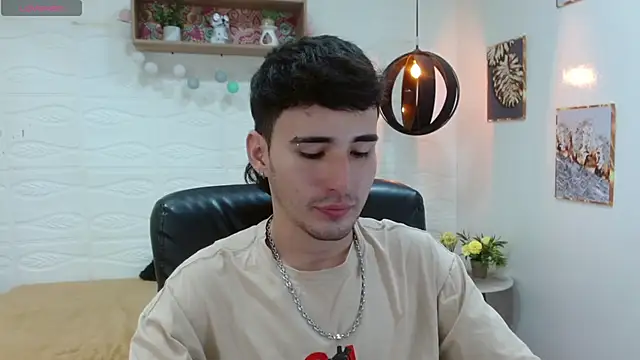 Snapshot of DmitriSanders chatting on 03-13-25, 10:10 DmitriSanders online show from 03-13-25, 10:10