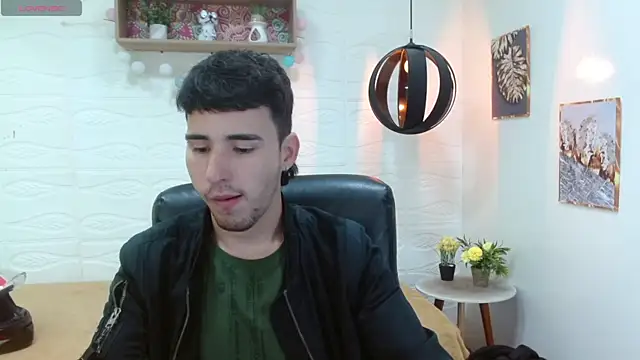 Snapshot of DmitriSanders chatting on 03-15-25, 08:32 DmitriSanders online show from 03-15-25, 08:32