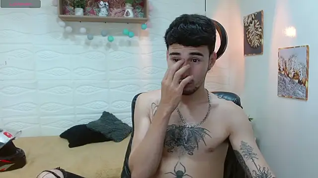 Snapshot of DmitriSanders chatting on 03-21-25, 10:06 DmitriSanders online show from 03-21-25, 10:06