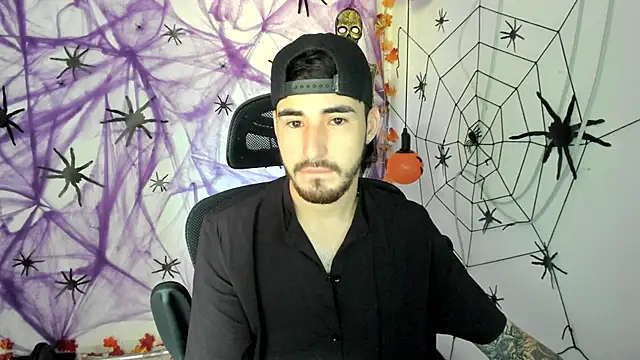 Snapshot of DmitriSanders chatting on 10-21-25, 04:41 DmitriSanders online show from 10-21-25, 04:41