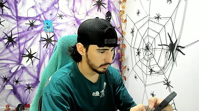 Snapshot of DmitriSanders chatting on 12-14-25, 02:00 DmitriSanders online show from 12-14-25, 02:00