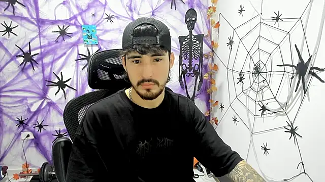 Snapshot of DmitriSanders chatting on 12-16-25, 01:10 DmitriSanders online show from 12-16-25, 01:10