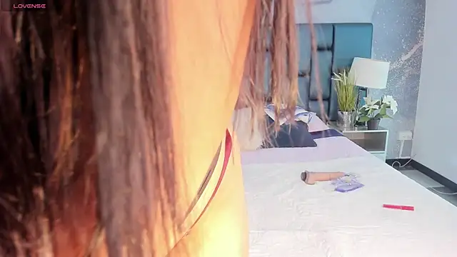 Nahomi Wild online show from 03-03-25, 08:11