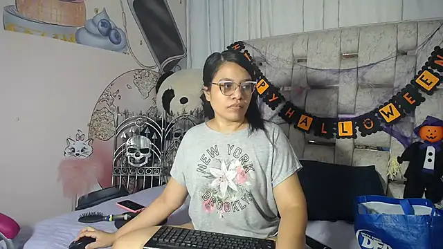 KEYRA-MILLER- online show from 10-23-25, 02:55