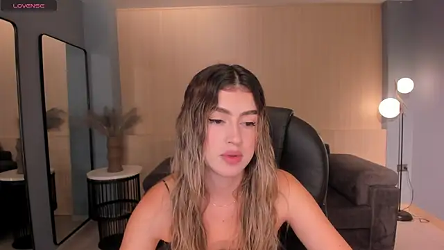 Snapshot of PaulinaSantos_ chatting on 03-14-25, 07:44 PaulinaSantos online show from 03-14-25, 07:44