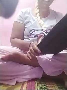 Snapshot of Tamilpriya46 chatting on 03-17-25, 05:27 Tamilpriya46 online show from 03-17-25, 05:27