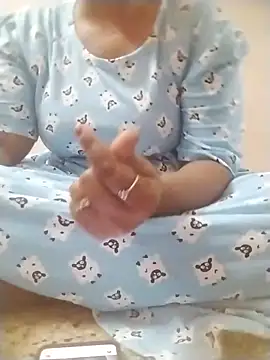 Snapshot of Tamilpriya46 chatting on 09-25-25, 04:43 Tamilpriya46 online show from 09-25-25, 04:43