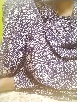 Snapshot of Tamilpriya46 chatting on 09-28-25, 04:45 Tamilpriya46 online show from 09-28-25, 04:45