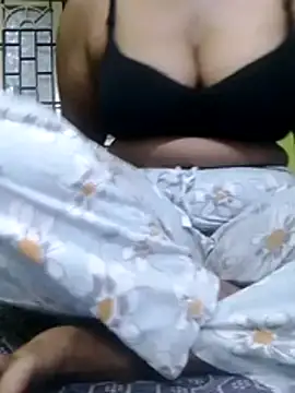 Snapshot of Tamilpriya46 chatting on 10-21-25, 04:51 Tamilpriya46 online show from 10-21-25, 04:51