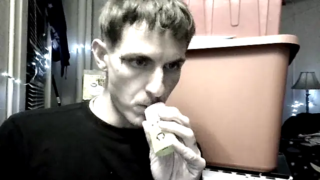 Snapshot of Paulhenry chatting on 11-16-25, 04:40 Paulhenry online show from 11-16-25, 04:40