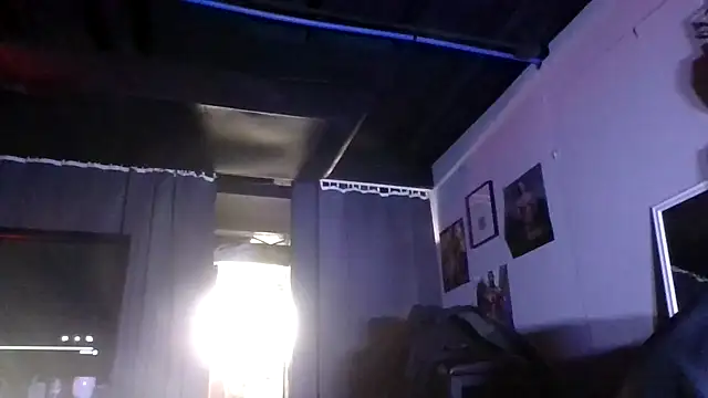 Snapshot of Paulhenry chatting on 12-15-25, 06:12 Paulhenry online show from 12-15-25, 06:12