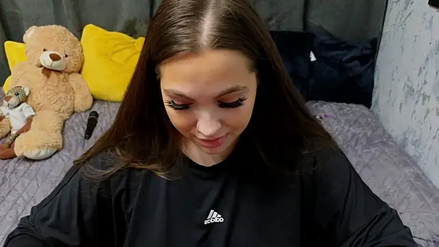 Nicole Vvinson online show from 11-19-25, 04:23