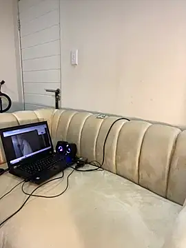 Snapshot of SexyDee025 chatting on 03-19-25, 10:33 SexyDee025 online show from 03-19-25, 10:33