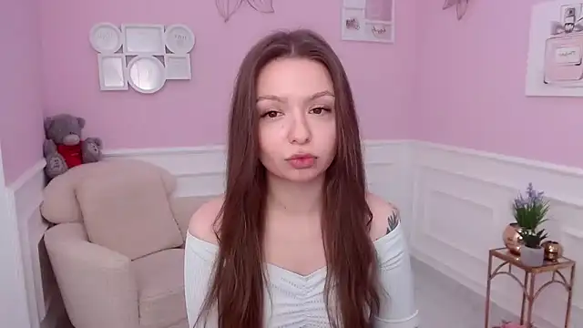 LucySkilar online show from 12-22-24, 06:06