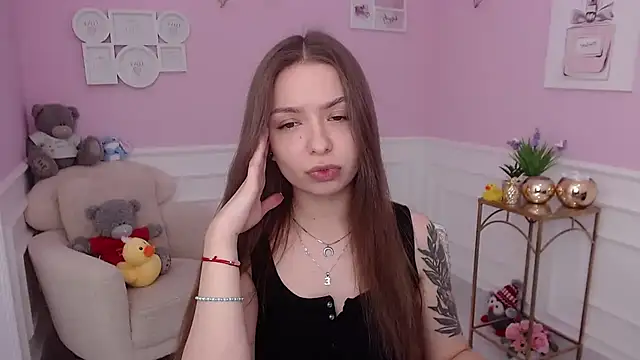 LucySkilar online show from 09-28-25, 04:18