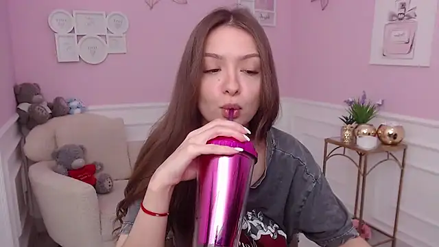 LucySkilar online show from 11-16-25, 05:35