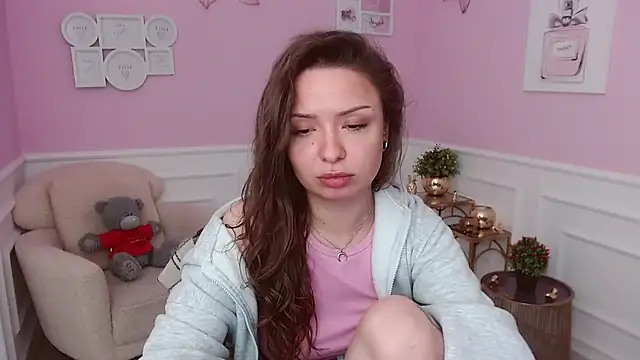 LucySkilar online show from 05-15-26, 04:08