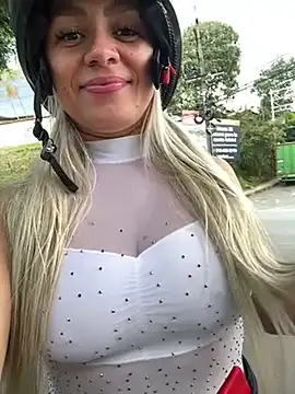 nicole valencia  online show from 03-09-25, 07:48