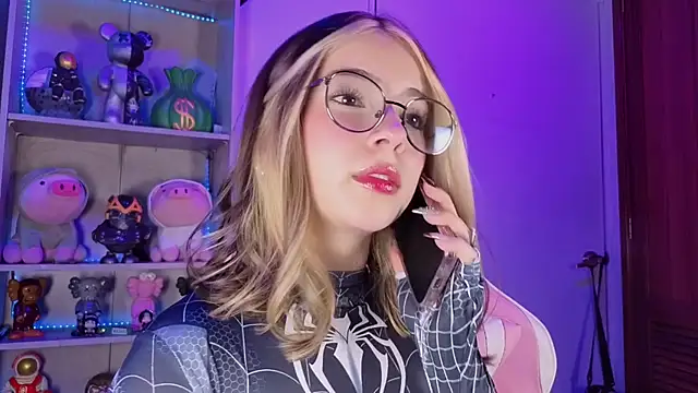 Snapshot of EmilyMiller_ chatting on 09-09-25, 04:39 EmilyMiller online show from 09-09-25, 04:39