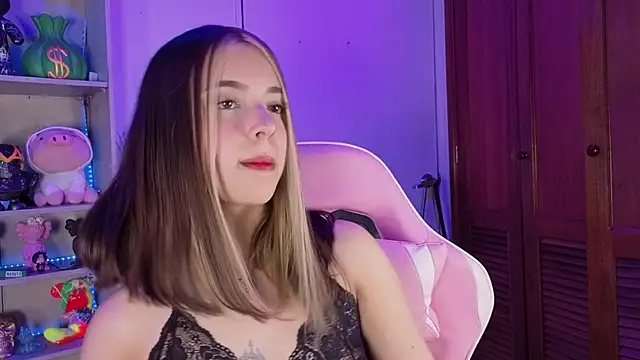 Snapshot of EmilyMiller_ chatting on 09-20-25, 07:04 EmilyMiller online show from 09-20-25, 07:04