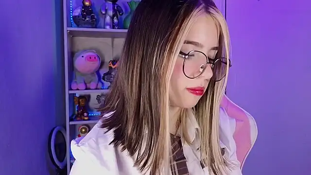 Snapshot of EmilyMiller_ chatting on 09-23-25, 05:05 EmilyMiller online show from 09-23-25, 05:05