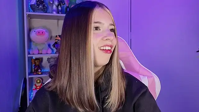 Snapshot of EmilyMiller_ chatting on 10-14-25, 05:14 EmilyMiller online show from 10-14-25, 05:14