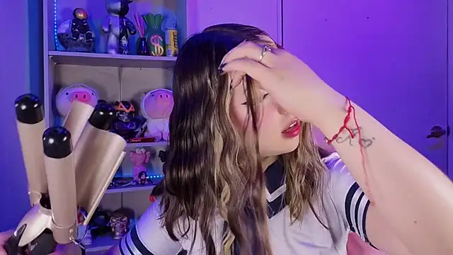 Snapshot of EmilyMiller_ chatting on 10-17-25, 05:26 EmilyMiller online show from 10-17-25, 05:26