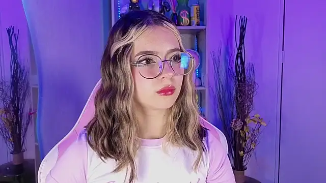 Snapshot of EmilyMiller_ chatting on 10-23-25, 04:50 EmilyMiller online show from 10-23-25, 04:50