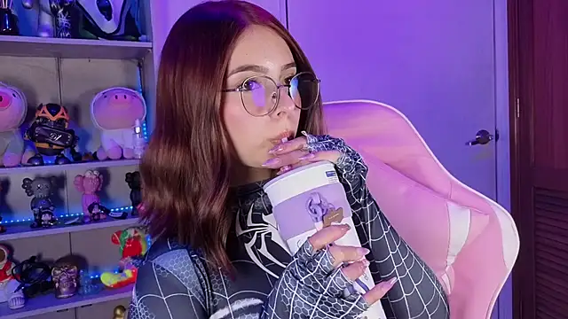 Snapshot of EmilyMiller_ chatting on 11-01-25, 09:17 EmilyMiller online show from 11-01-25, 09:17