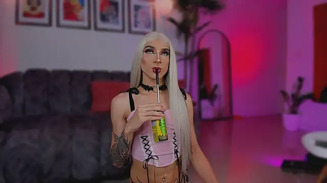 Taylor  foxxx online show from 11-26-25, 05:08