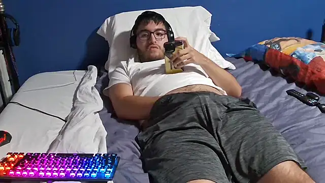 Snapshot of bwcalexander chatting on 10-25-25, 04:53 bwcalexander online show from 10-25-25, 04:53