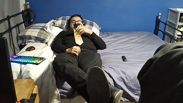 Snapshot of bwcalexander chatting on 11-12-25, 11:03 bwcalexander online show from 11-12-25, 11:03