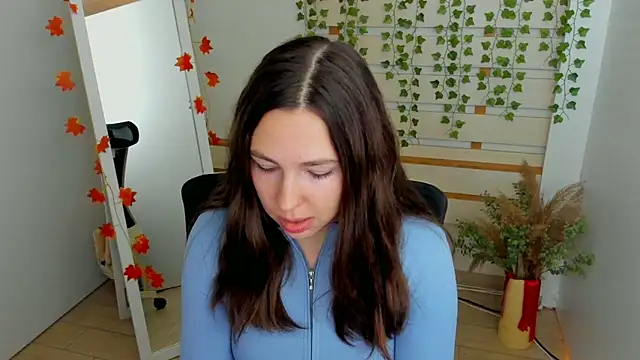 Lexy flower online show from 10-13-25, 01:00